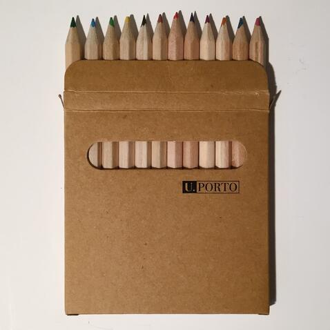Caixa com 12 lápis de cor