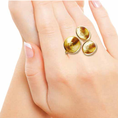 Anel &ldquo;Flor de Coral&rdquo; (dourado)