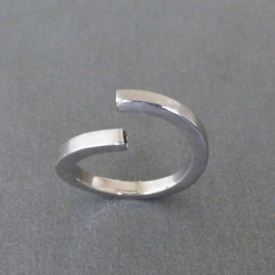 Anel &ldquo;Square&rdquo; Prateado