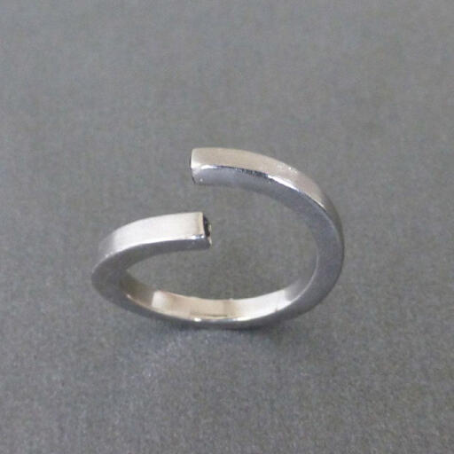 Anel &ldquo;Square&rdquo; Prateado